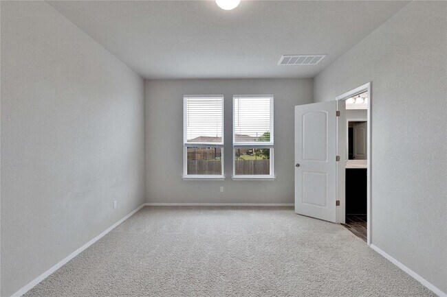 Building Photo - 1105 Burin Dr