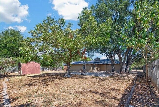 Building Photo - 503 Lakeway Dr