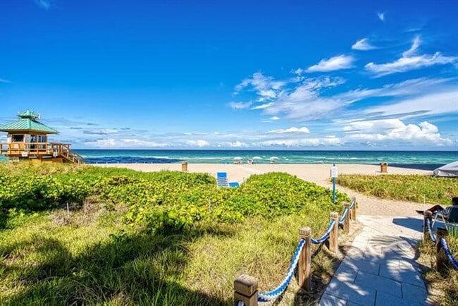 Building Photo - 18911 Collins Ave