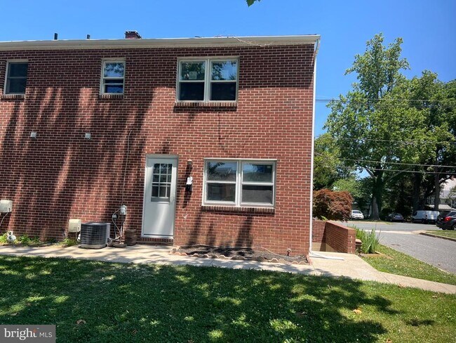 Building Photo - 314 Franklin St