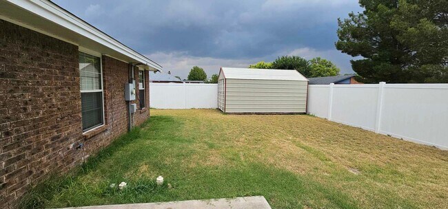 Building Photo - Beautiful 3 bedroom, 2 bath home for rent, Available to view 3/2/26