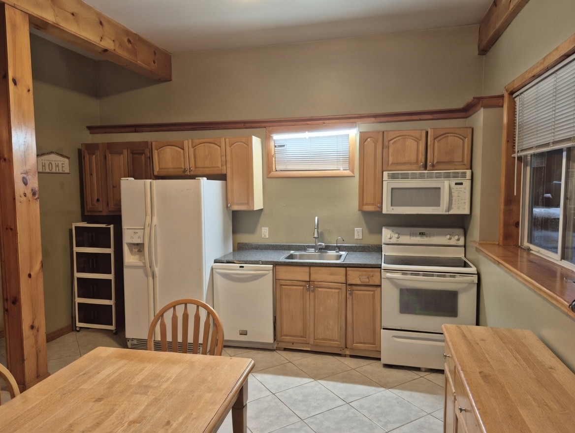 Building Photo - 17 King Arthur Dr