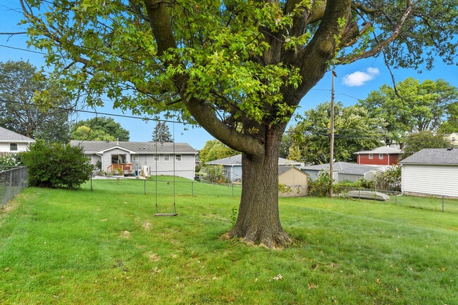 Building Photo - 2710 S 48th Ave