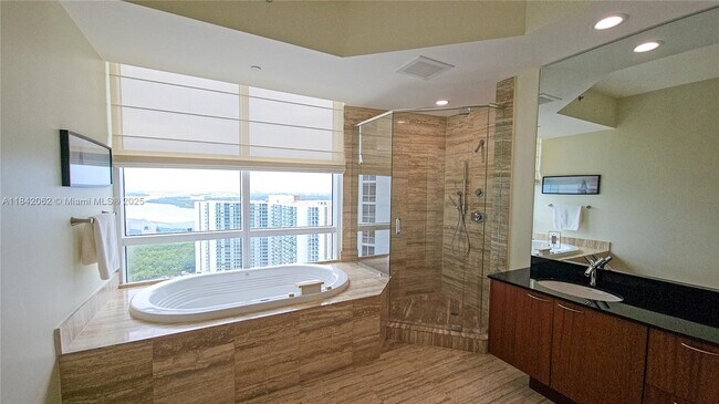 Building Photo - 15901 Collins Ave