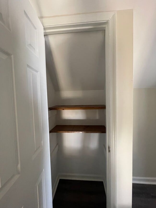 Building Photo - 1014 Colonial Ave