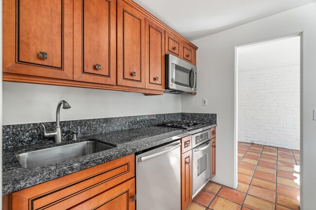Building Photo - 839 N Avenida Olivos