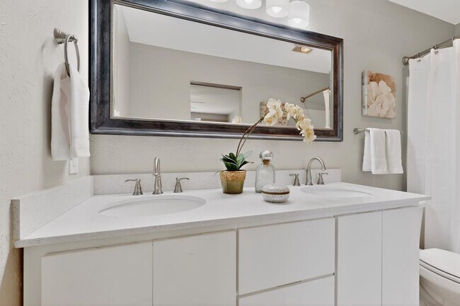 Building Photo - 7200 Barnsdale Way