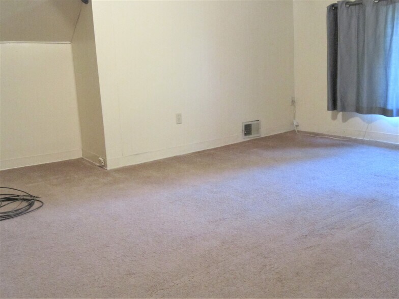 Building Photo - 2421 Beechwood Blvd