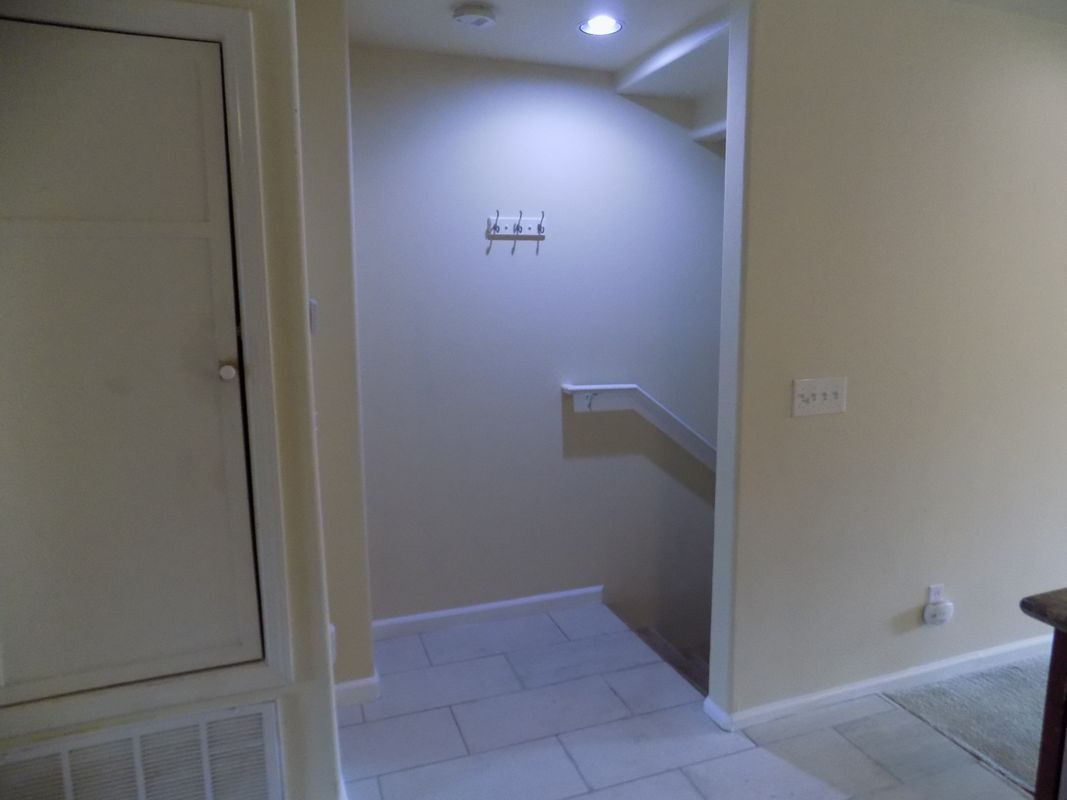 Building Photo - 5114 Wall, 6