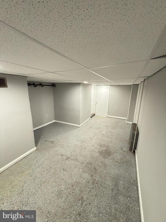 Building Photo - 249 E Oak St