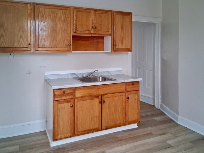 Building Photo - Updated 2 Bedroom Apartment FOR RENT in Bridgeton NJ $1400