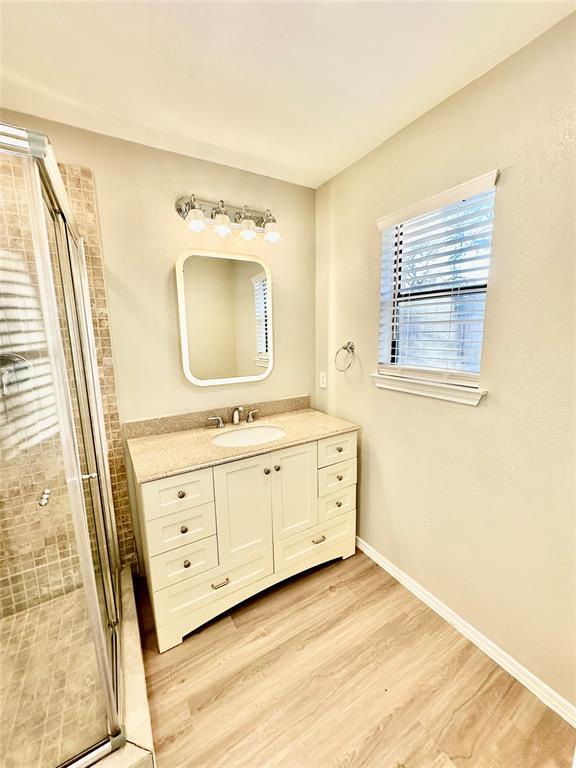 Building Photo - 1102 Serenada Dr