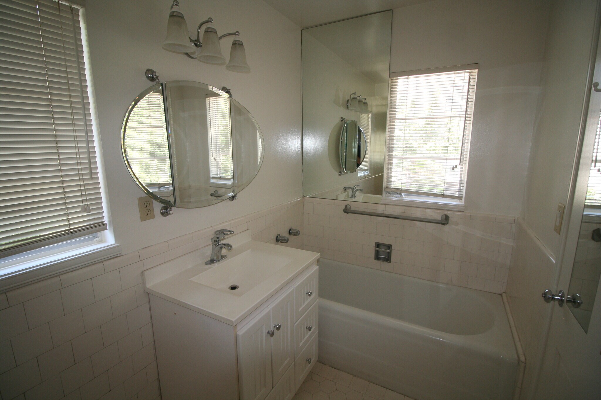 Building Photo - 9962 Durant Dr