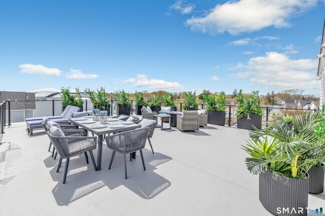 Building Photo - 9 Stowe Ave