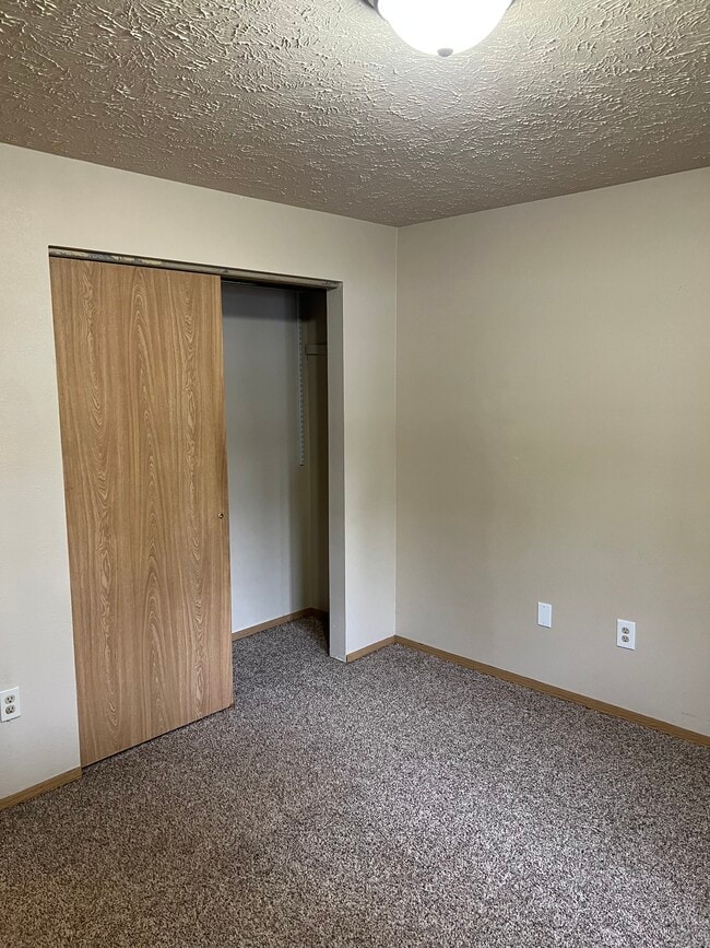 Building Photo - 12521 N Fairwood Dr
