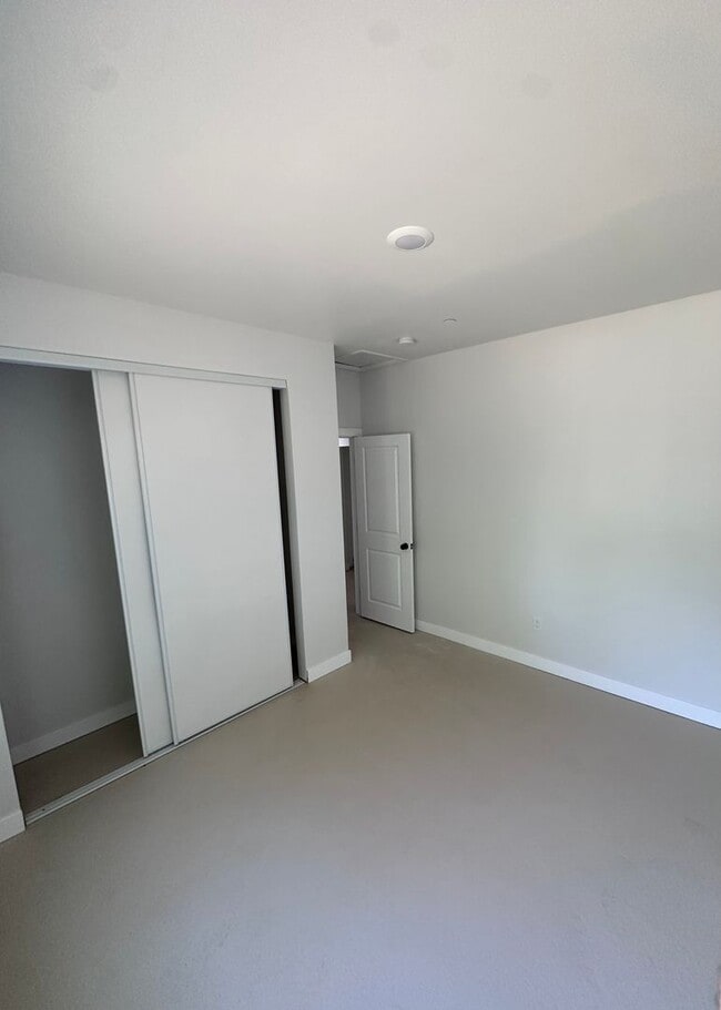 Building Photo - Brand new 3 bedroom house in quiet neighbo...