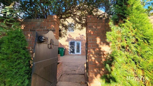 Building Photo - 6733 Constitution Ln