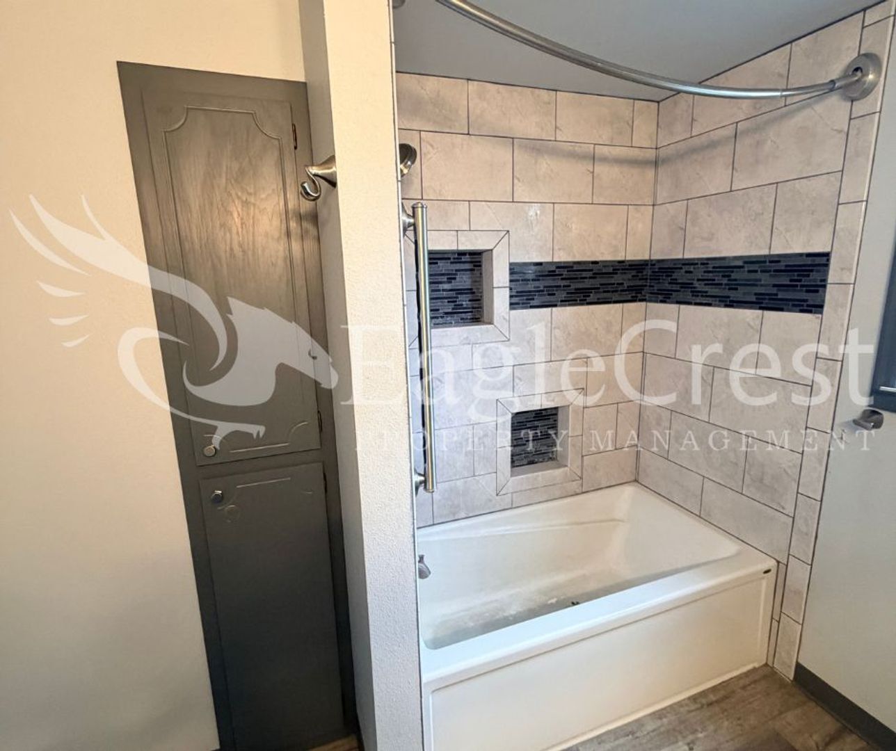 Building Photo - Thoughtfully Designed 3 Bedroom 2 bathroom Home with Open Kitchen and Private Deck