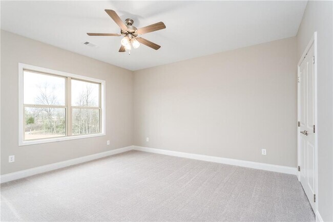 Building Photo - 3260 Academy Dr