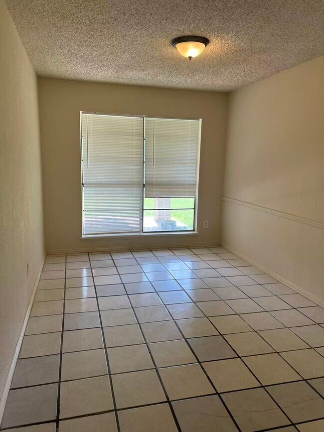 Building Photo - Beautiful 3 Bedroom 2 Bathroom in Plano!