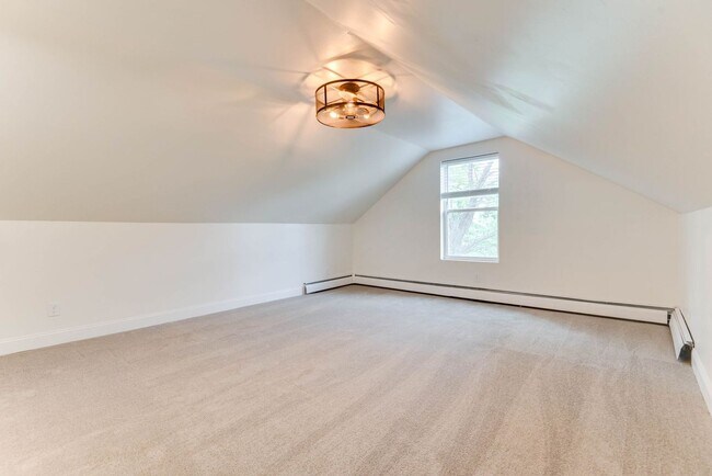 Building Photo - Beautifully Updated 4 BR/2 BA Upper-Level Duplex in Minneapolis with 2-Car Garage!