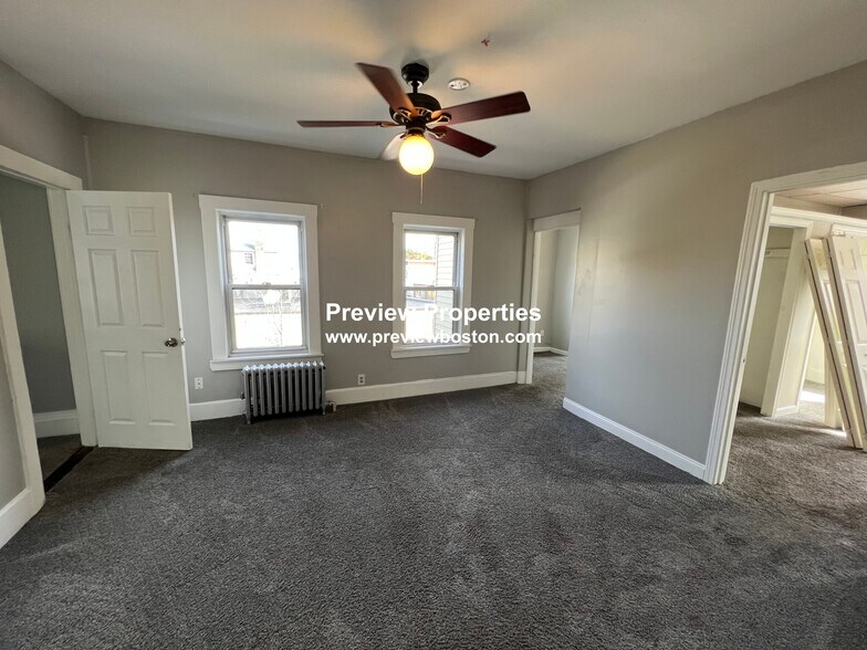 Building Photo - 696 Broadway