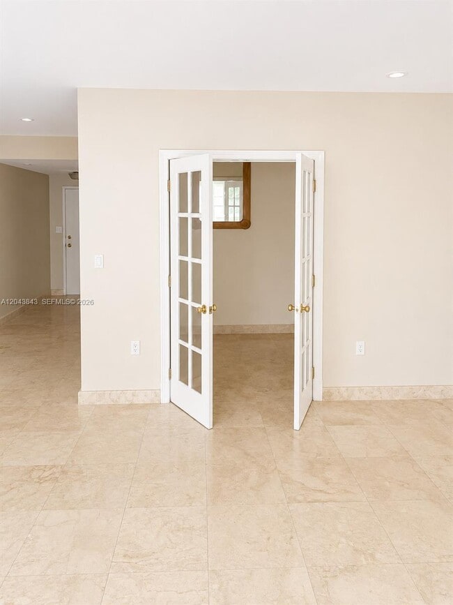 Building Photo - 5255 Collins Ave