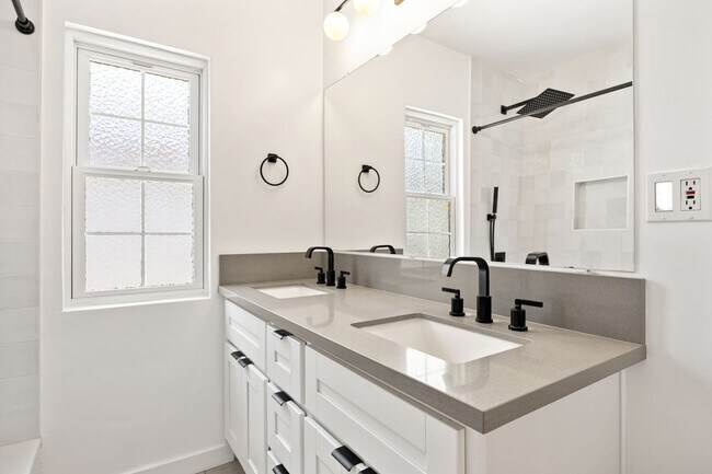Building Photo - Charming Renovated Pasadena Home with Exceptional Outdoor Space
