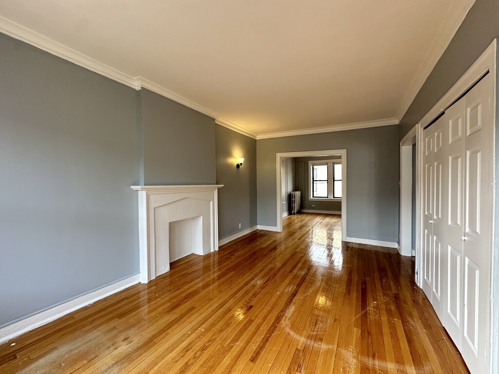 Building Photo - 1323 W Estes Ave
