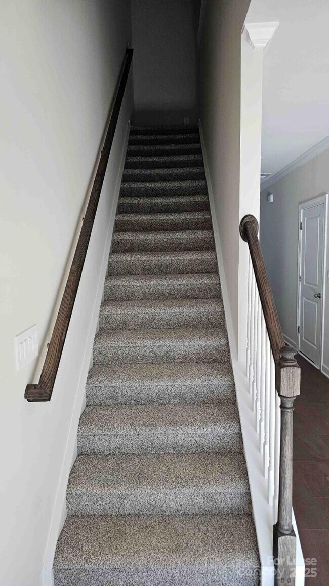 Building Photo - 6122 Starview Ter