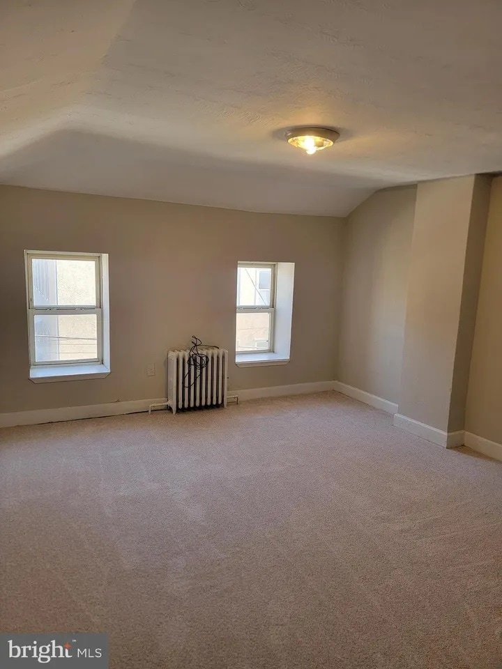 Building Photo - 613 Walnut St