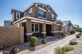 Building Photo - 261 N Sandal