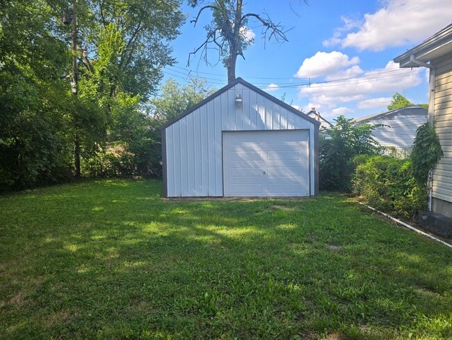 Building Photo - 4537 Laurel Dr