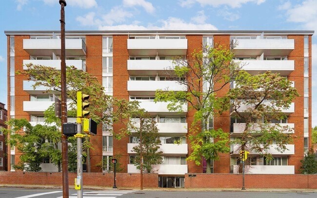Building Photo - 29 Concord Ave
