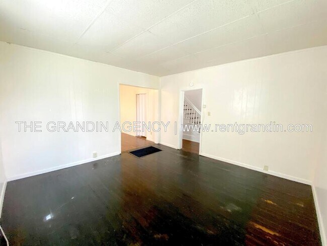 Building Photo - 909 13th St SE