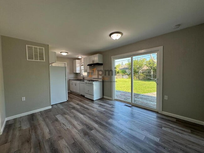 Building Photo - 375 Cherryfield Dr