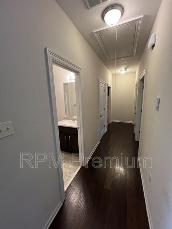 Building Photo - 8614 Forestwood Ave