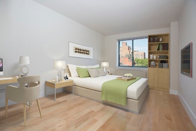 Interior Photo - 110 Horatio St