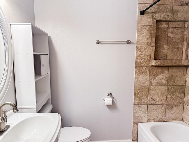 Building Photo - 4615 El Capitan Dr