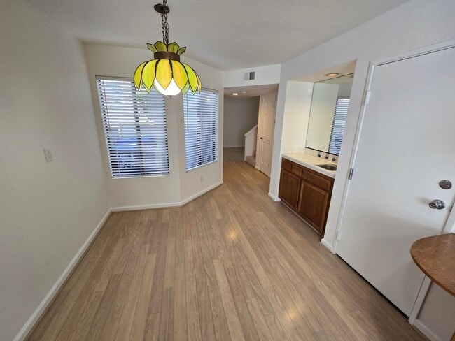 Building Photo - 2 Bed, 2.5 Bath Townhome in Pacific Beach
