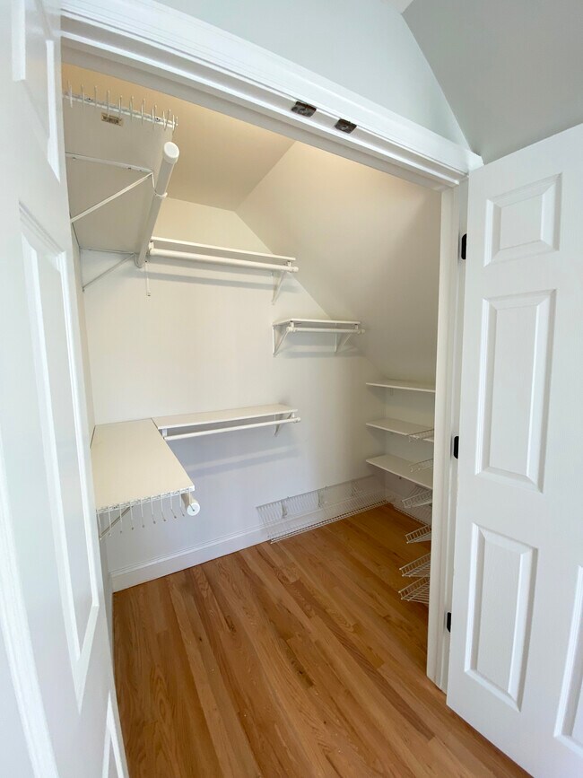 Building Photo - 4070 Madison Ave