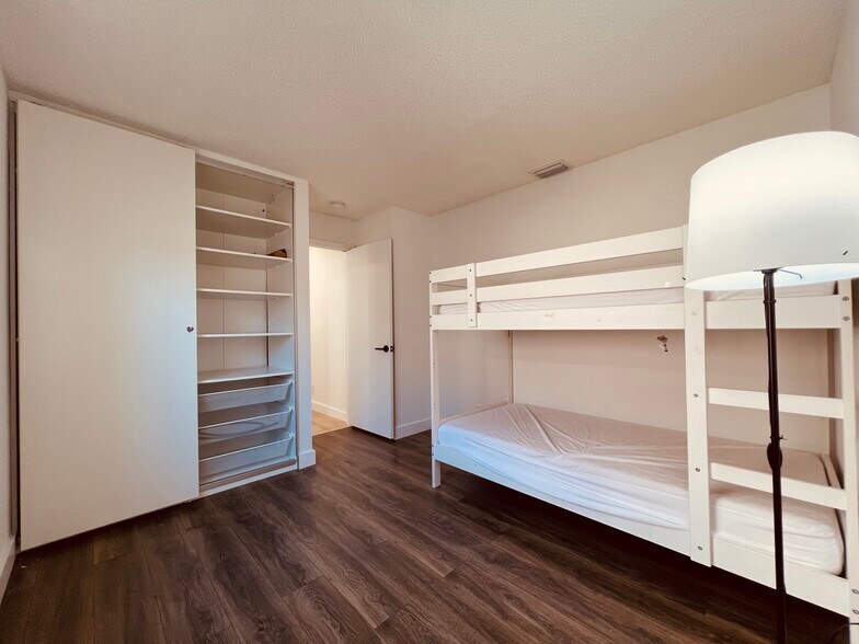 Building Photo - 1611 Palermo Dr