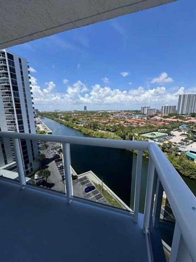 Building Photo - 20515 E Country Club Dr