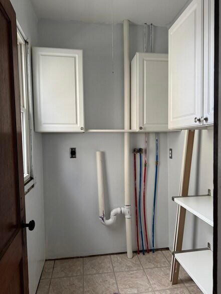 Building Photo - 37 Mountford St