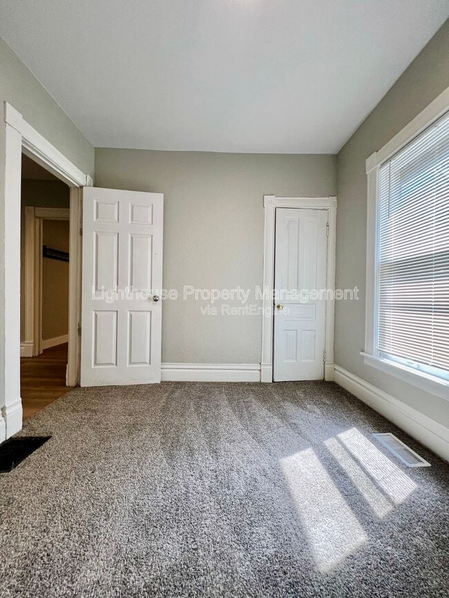 Building Photo - 707 McCourtie St