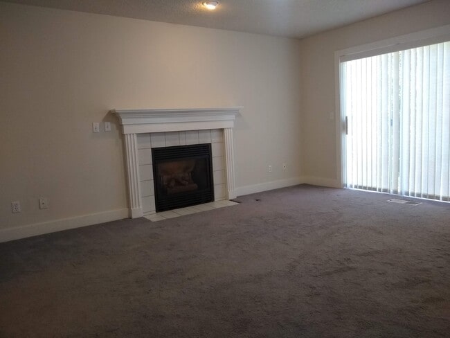 Building Photo - 787 St Charles Pl