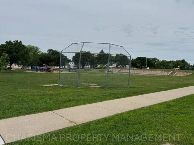 Building Photo - 1330 W 14th St