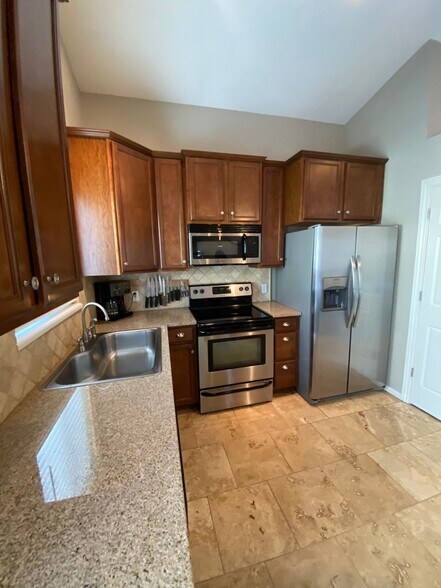 Building Photo - 6753 Amherst Ct