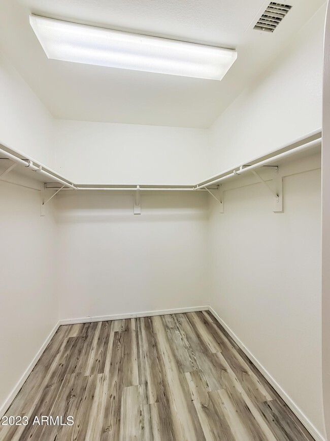 Building Photo - 18513 W Mariposa Dr