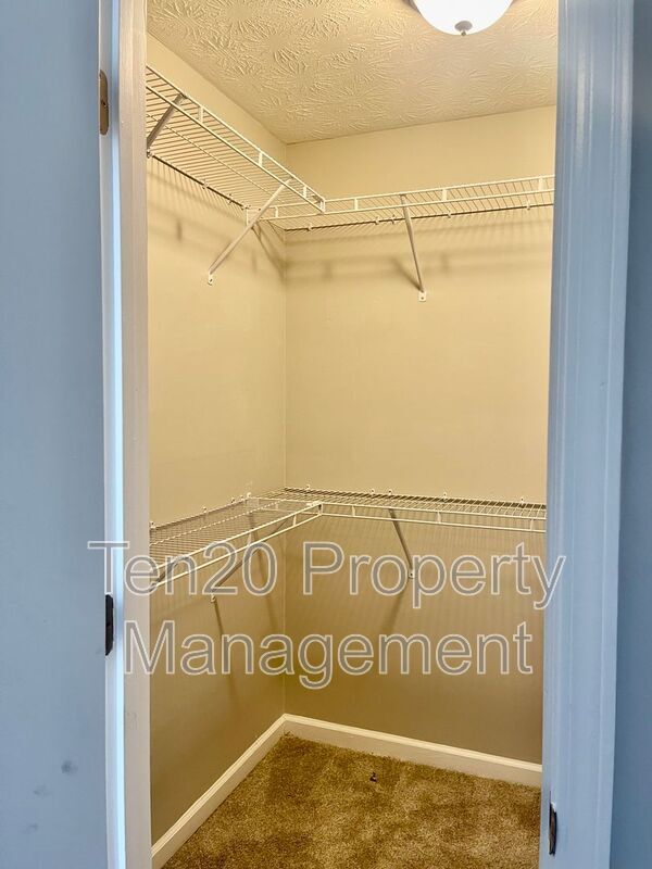 Building Photo - 2521 Lacey Oak Ct